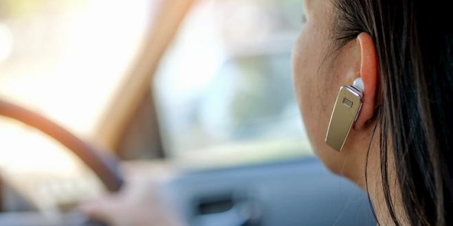 Como usar el manos libres en tu coche correctamente de manera legal