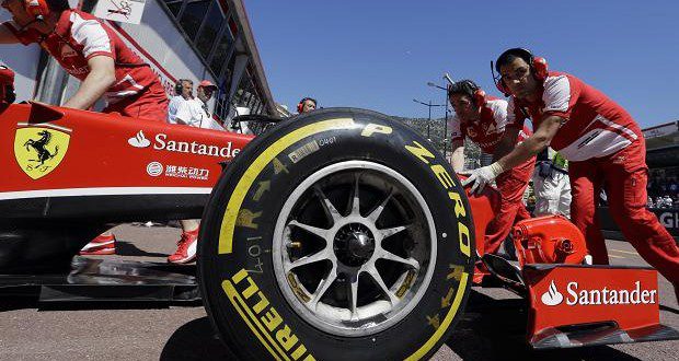 Neumático Pirelli siendo cambiado