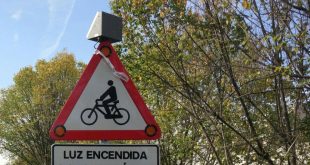 señales de tráfico inteligentes para proteger a los ciclistas