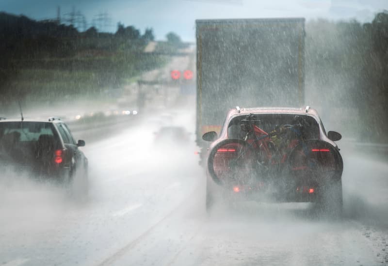 Descubre los neumaticos mejores para evitar el aquaplaning