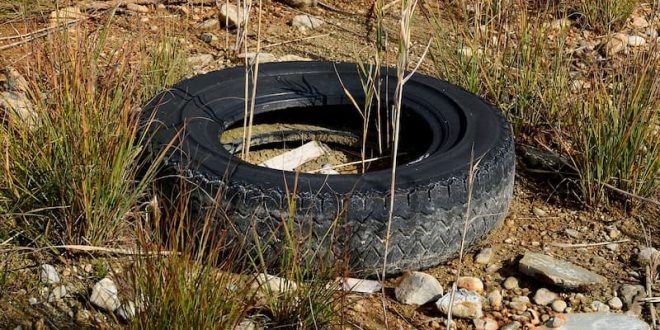 Asi puedes crear mesas con neumaticos y madera