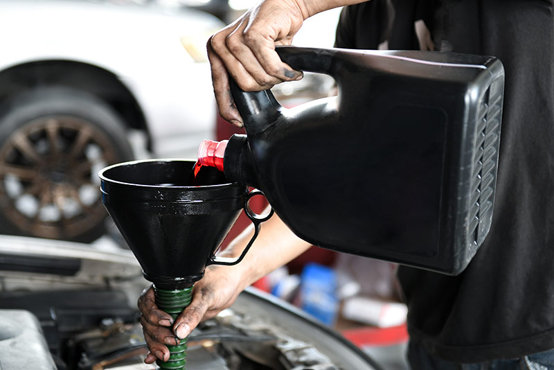 Cómo cambiar el filtro de aceite de un coche 