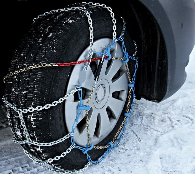 a prende a poner las cadenas de nieve