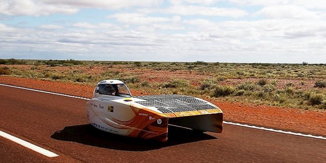 Mira un coche de la World Solar Challenge