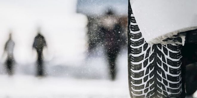 Una rueda Hakkapeliitta de Nokian en la nieve