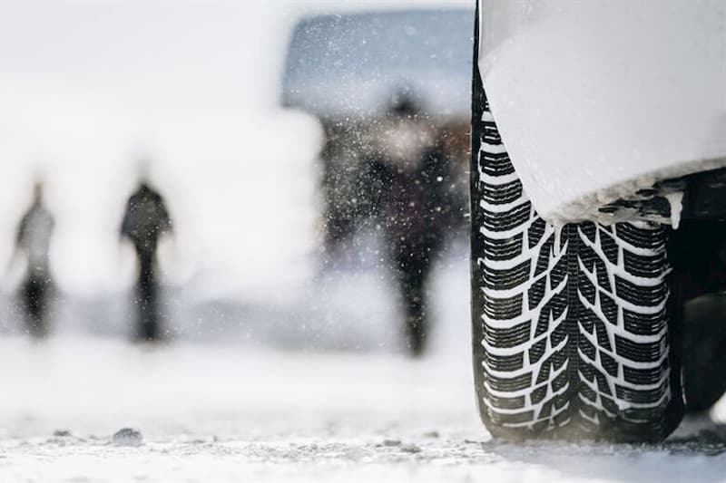 Una rueda Hakkapeliitta de Nokian en la nieve