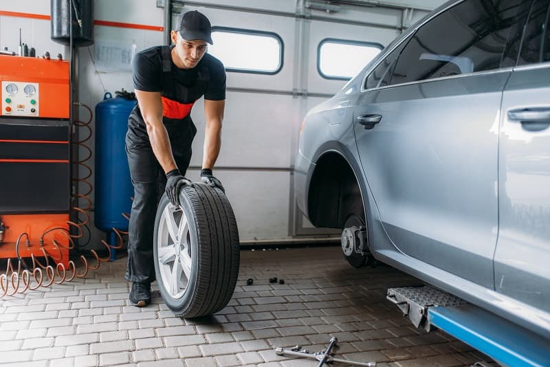 Cómo y cuándo rotar los neumáticos de tu coche