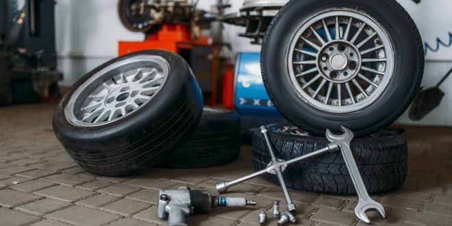Cómo y cuándo rotar los neumáticos de tu coche