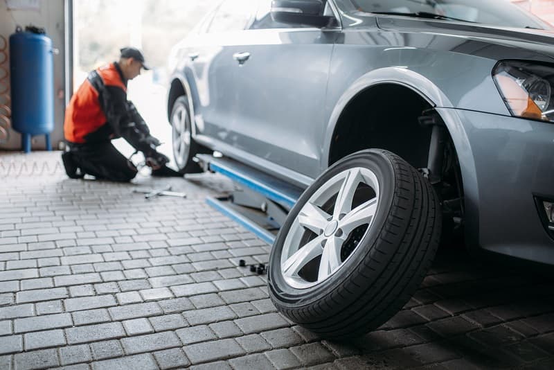 Cómo y cuándo rotar los neumáticos de tu coche