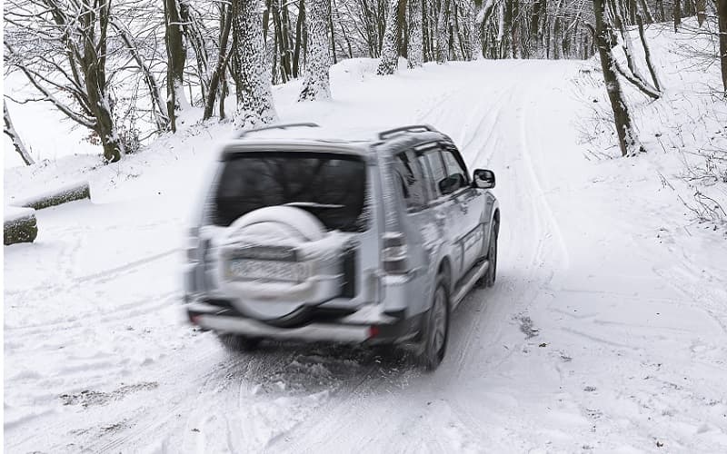 cómo conducir con nieve sin peligros
