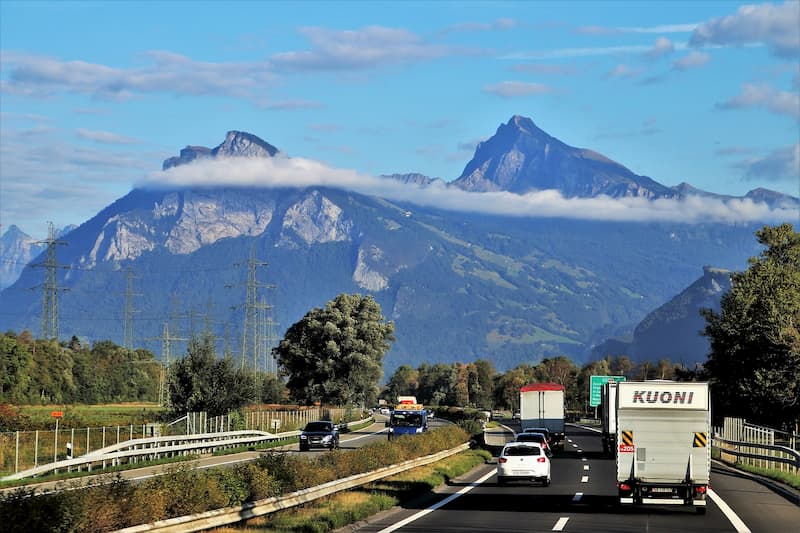 Neumáticos desgastados y alta velocidad