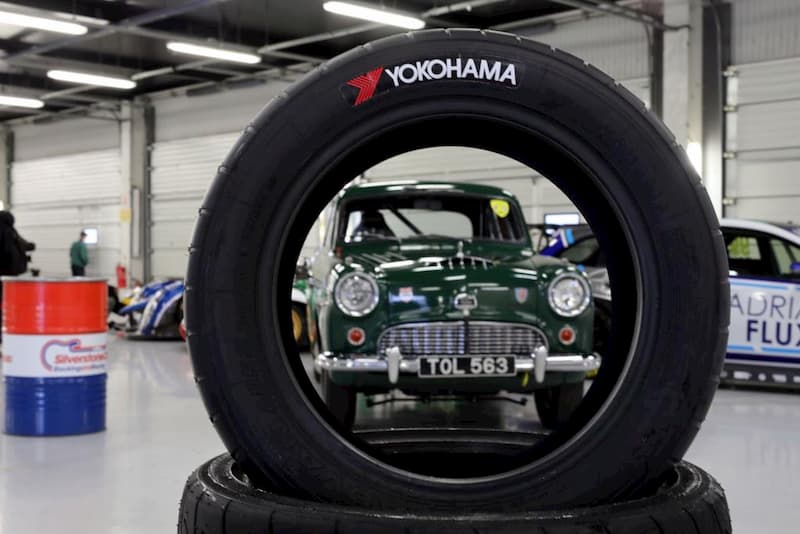 Yokohama lanza una nueva gama de neumáticos para coches clásicos