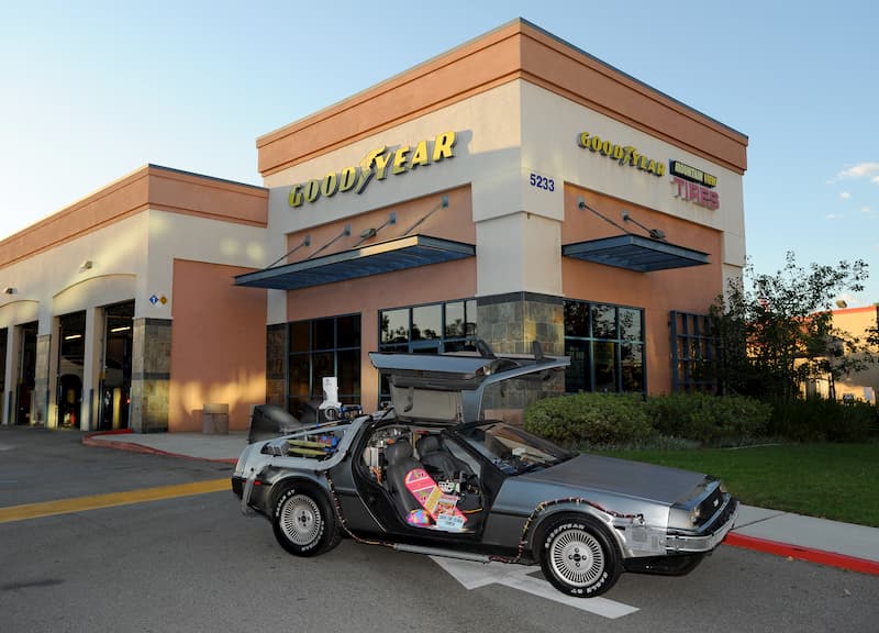 Delorean de 'Regreso al futuro' con Goodyear