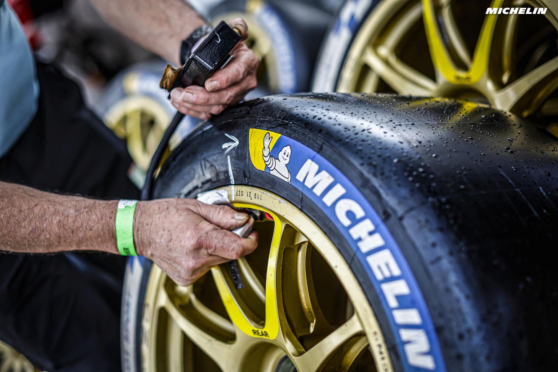 Una rueda de carrera Michelin