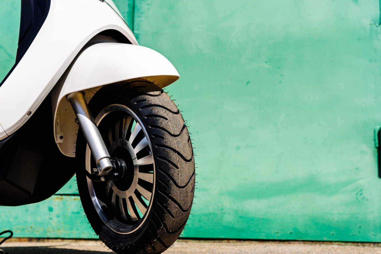 estos neumáticos presentan clasificación baja en agarre sobre mojado categoría B o inferior