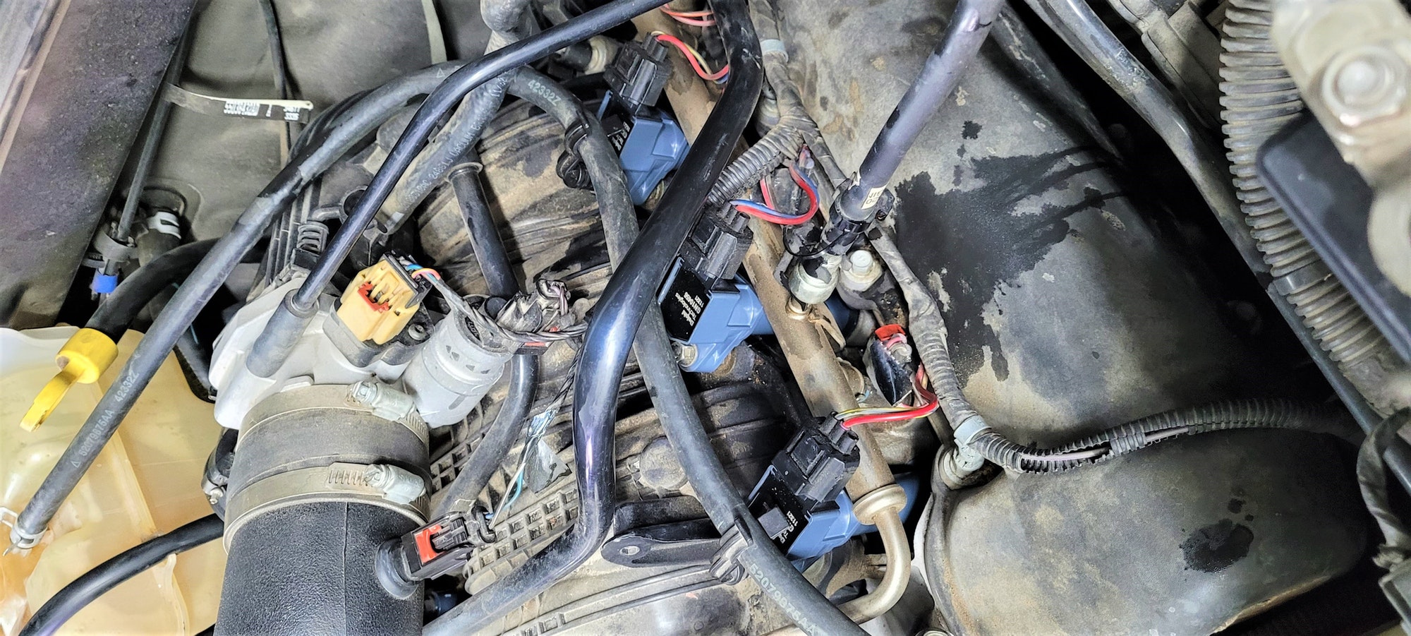Bobina de encendido generando chispas en motor