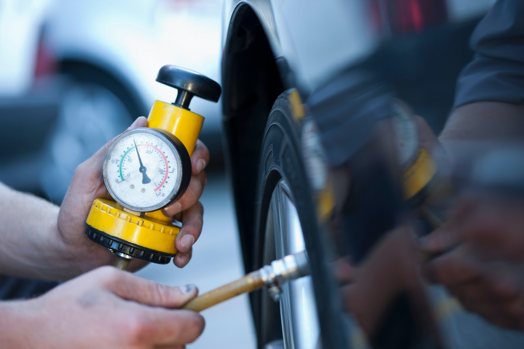 Person using pressure gauge