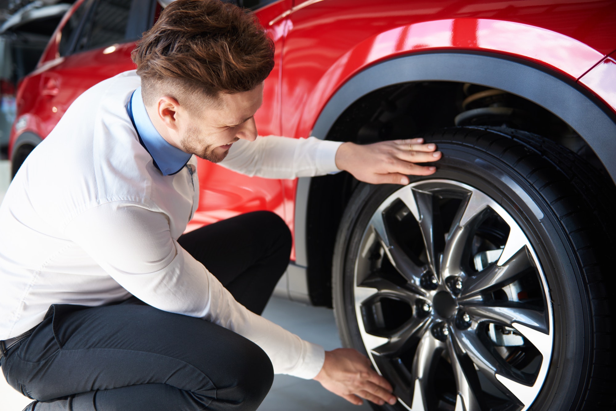 Cómo debemos limpiar las llantas del coche?