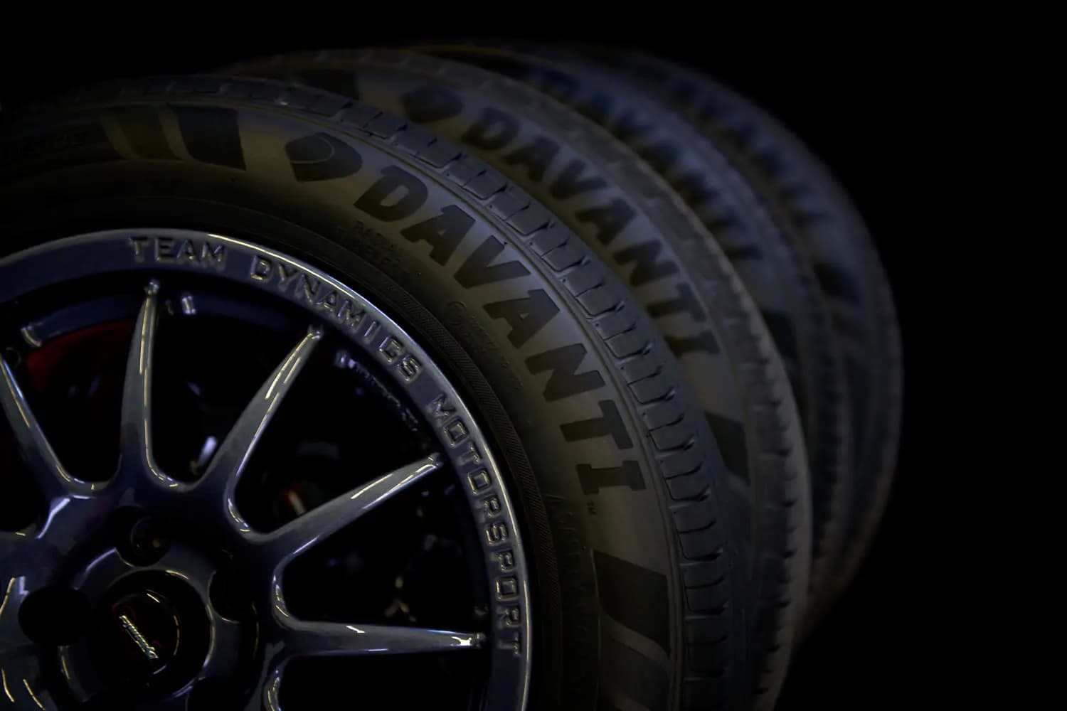 Varias neumáticos Davanti