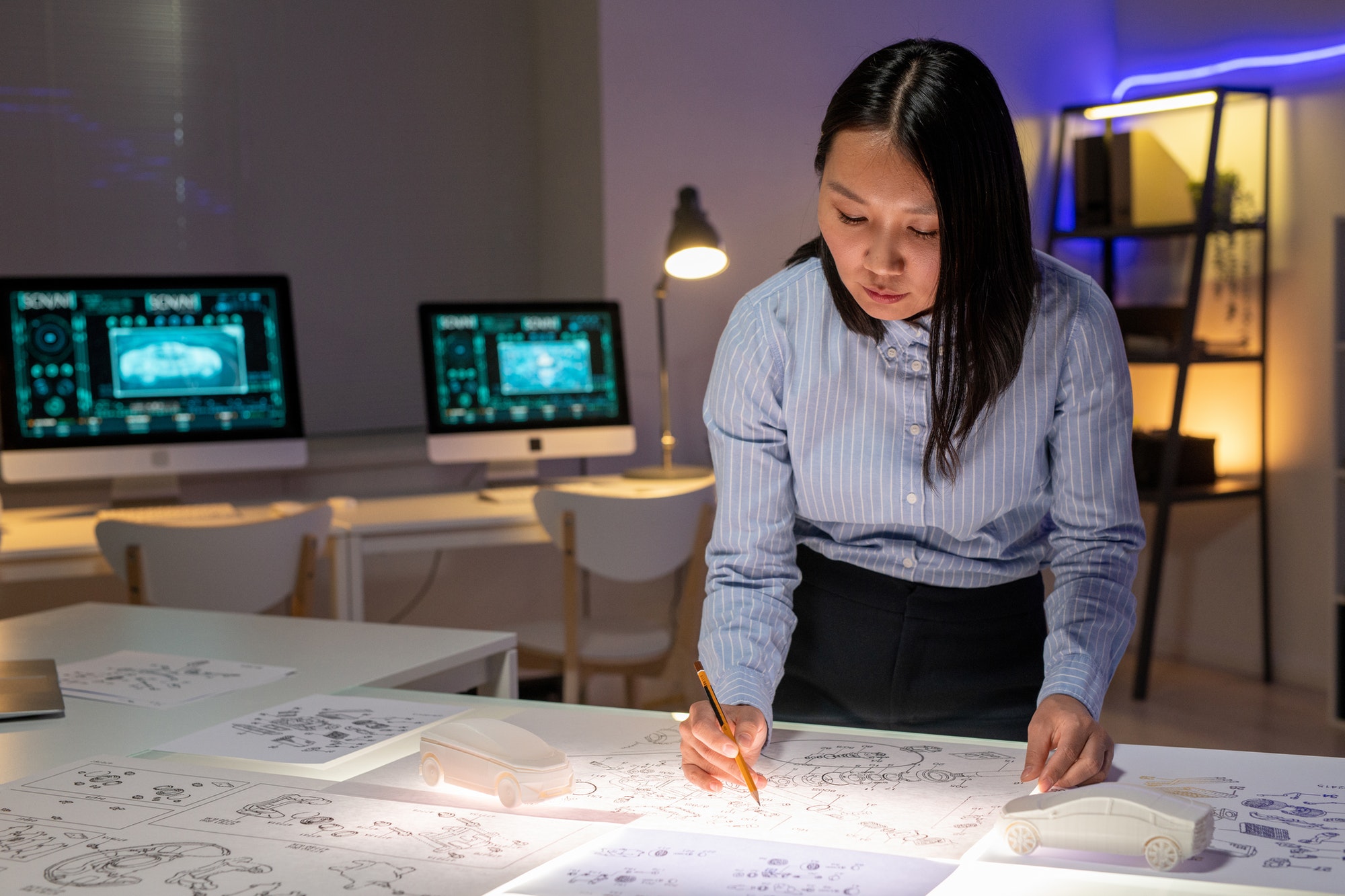 Ingeniera china trabaja en neumáticos chinos