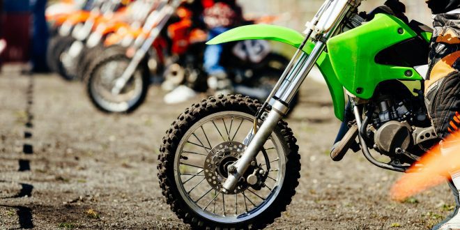 Aprende a elegir las ruedas para tu moto