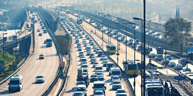 La polución del tráfico entre neumáticos y gasolina