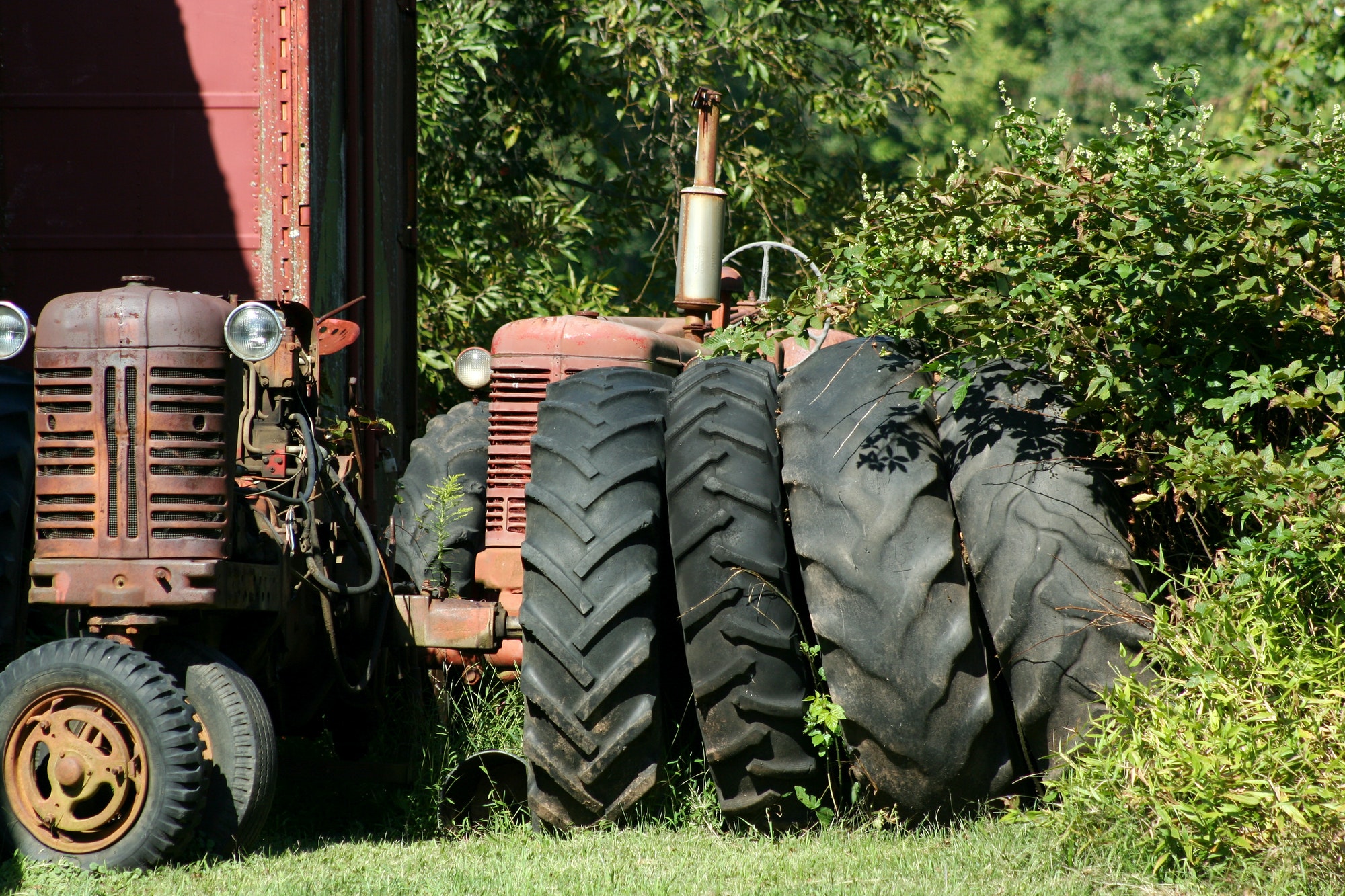 Ruedas de un viejo tractor