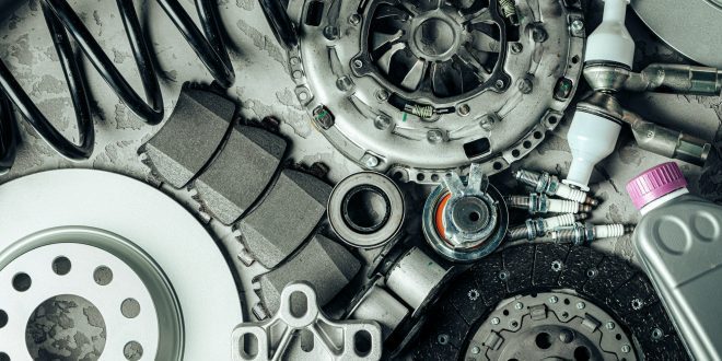 Mercedes-Benz recicla neumáticos para producir partes del coche