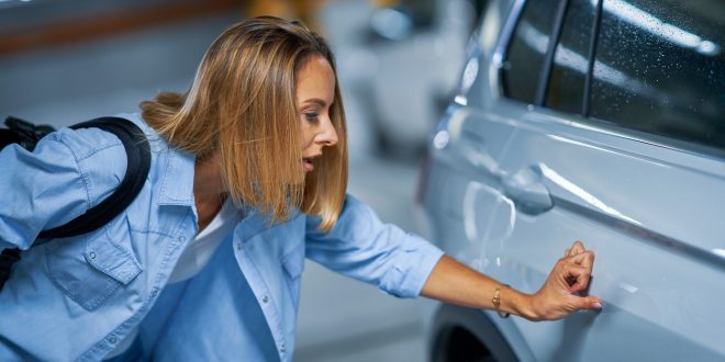 Que hacer si te rayan el coche en la calle