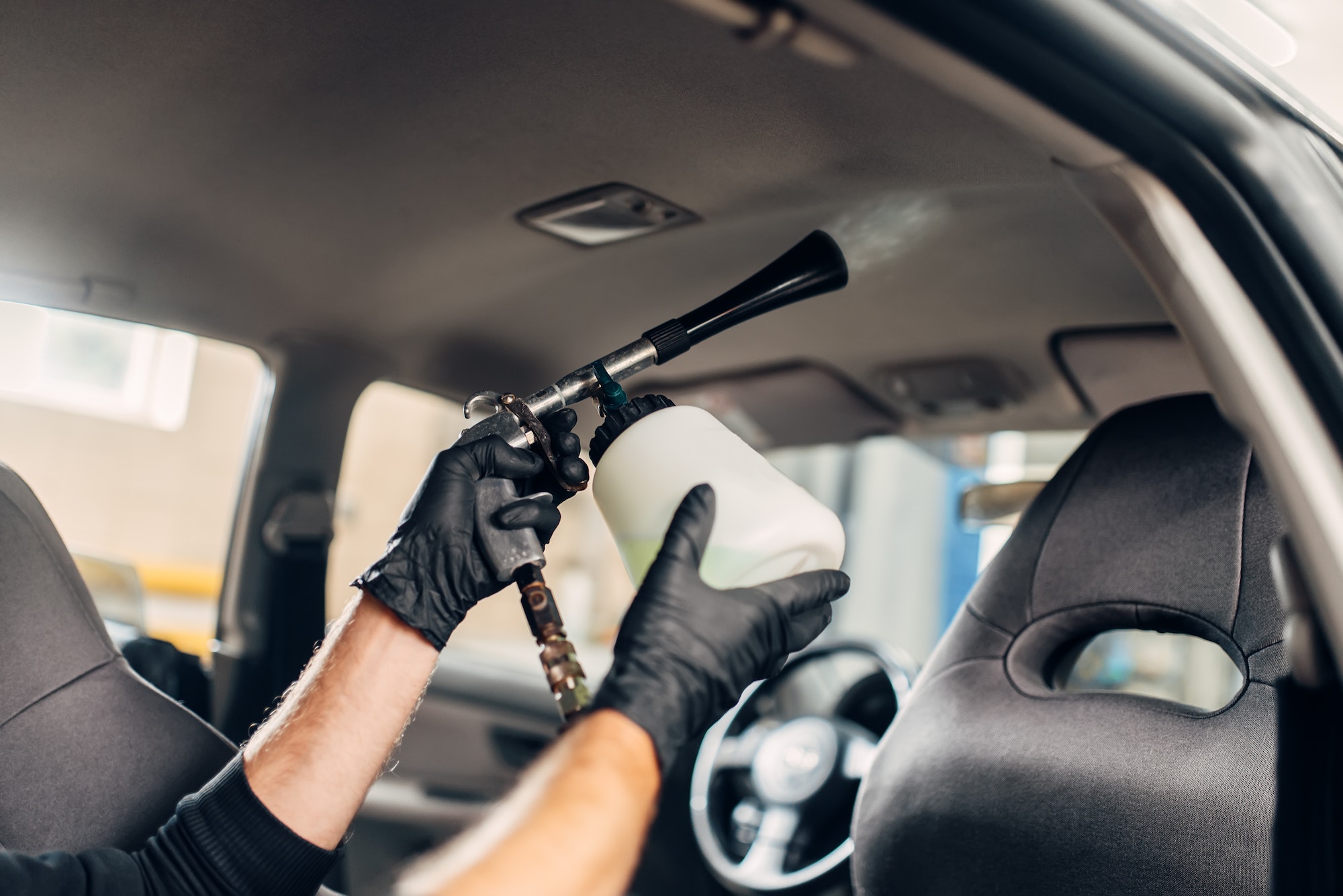 Cómo pegar el techo del coche