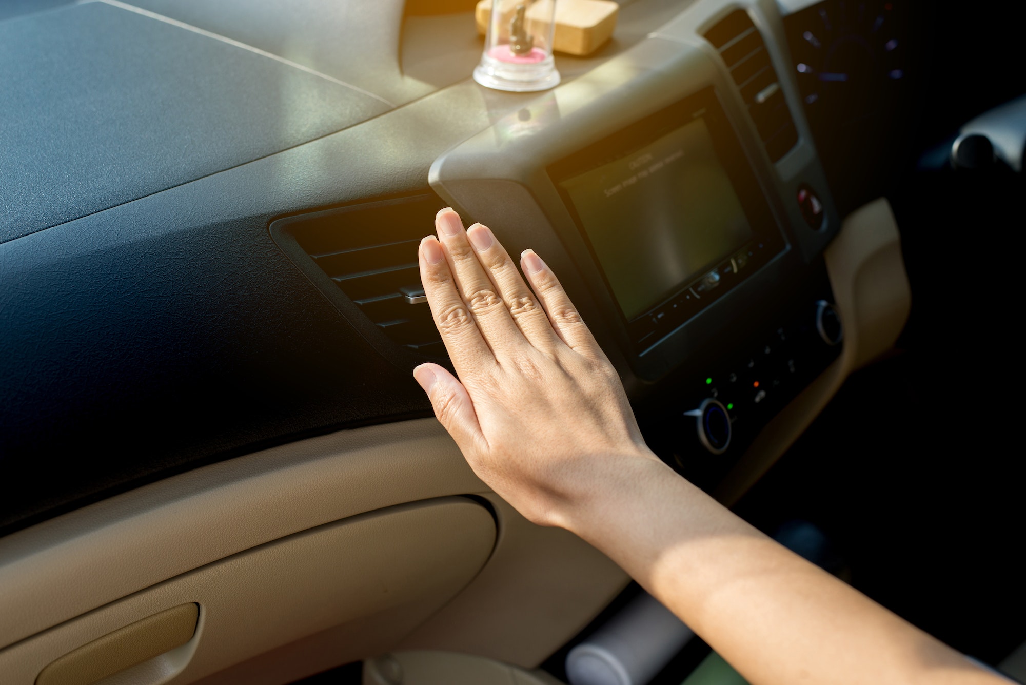 Para ahorrar carburante cómo se debe ventilar el vehículo