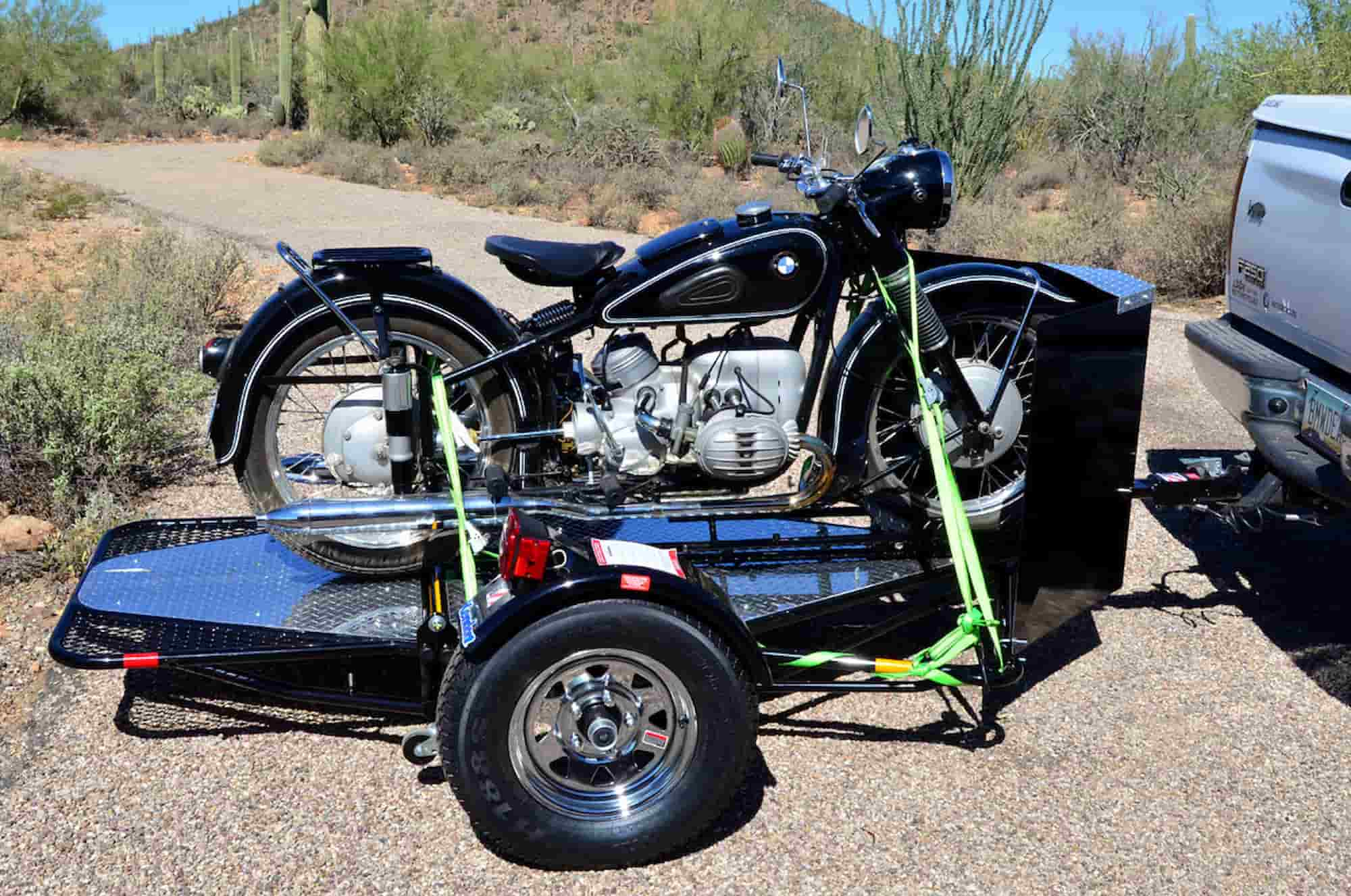 Remolque para moto negra