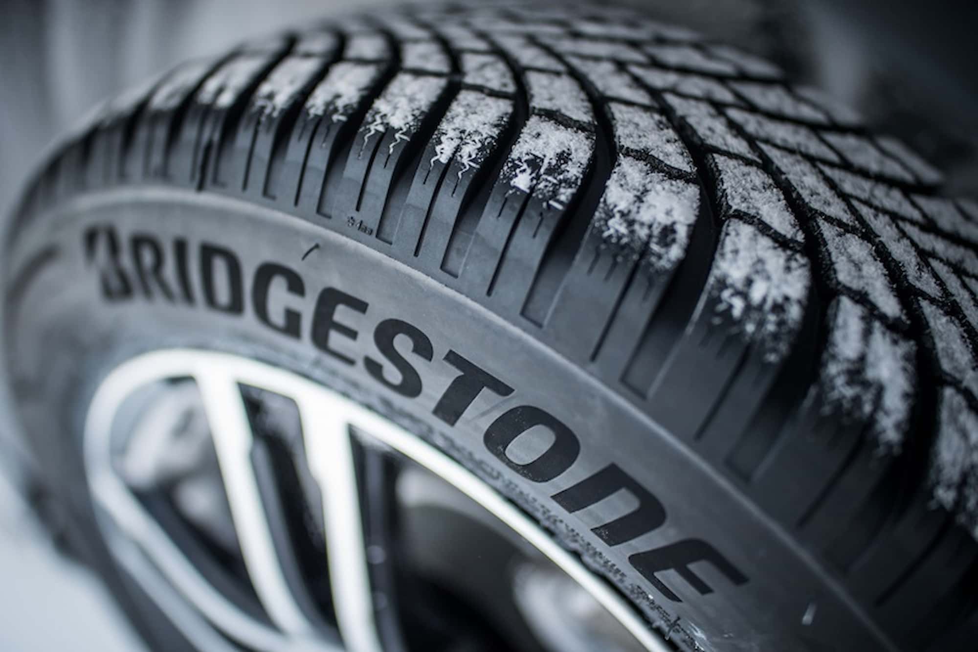 Todo sobre el Bridgestone Blizzak LM005