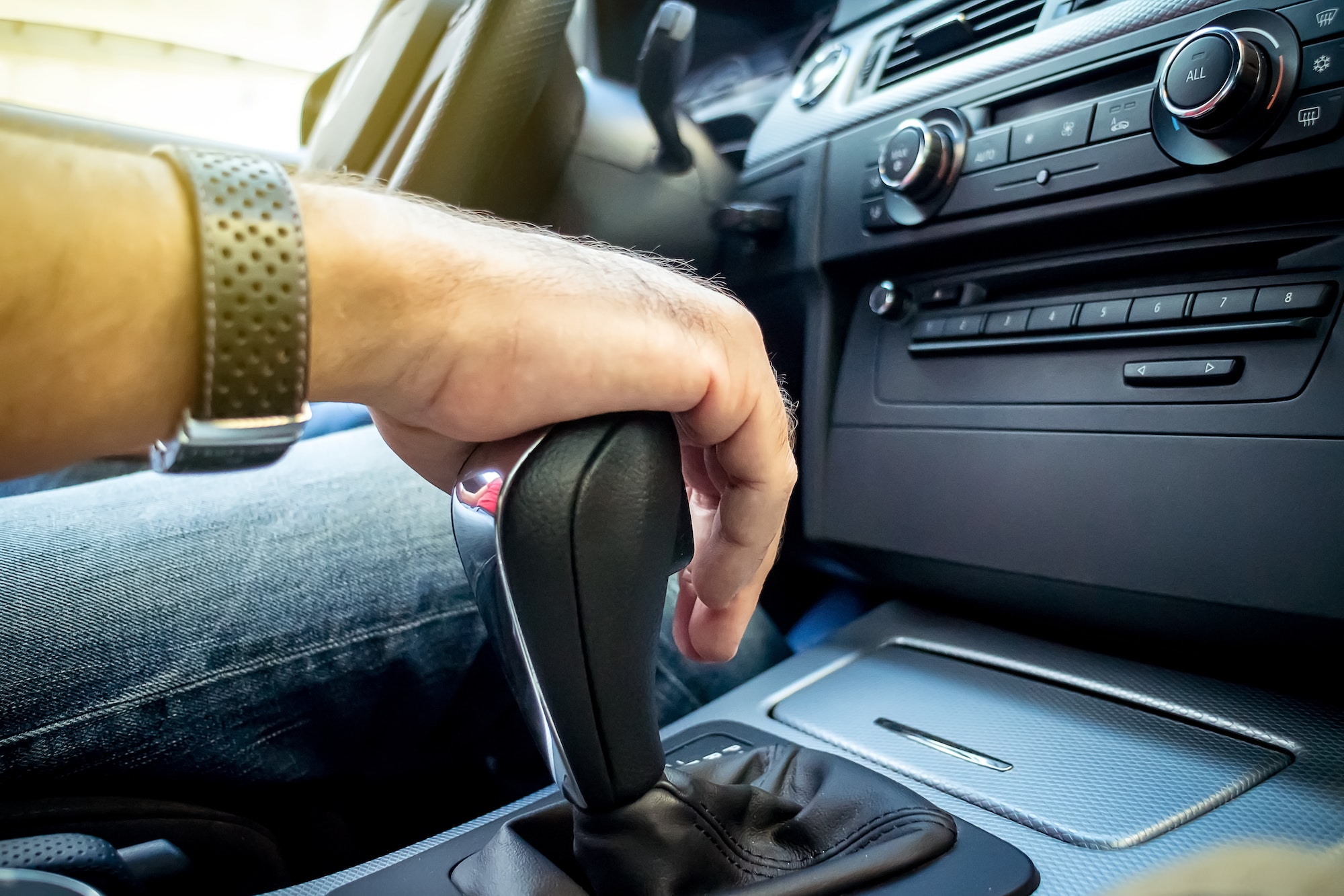 A qué velocidad se deben hacer los cambios de marcha en un auto - Siempre  Auto