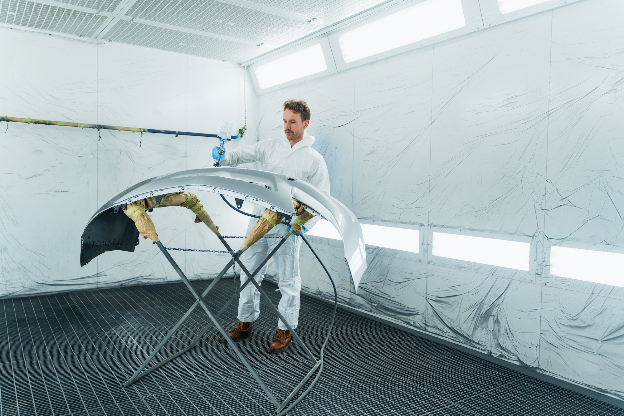 Arreglar parachoques descolgado o roto