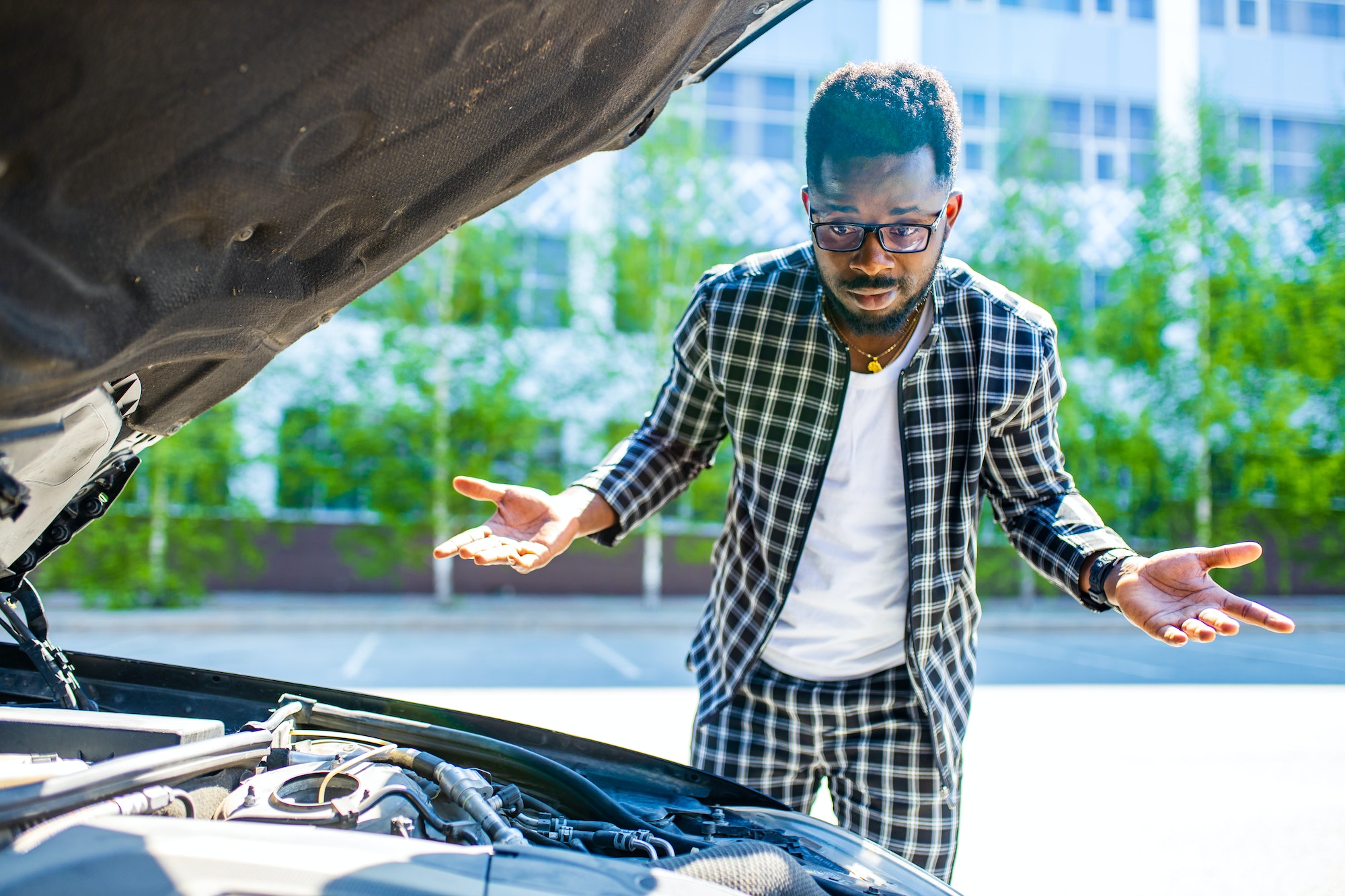 Que es ese ruido al arrancar el coche en frío