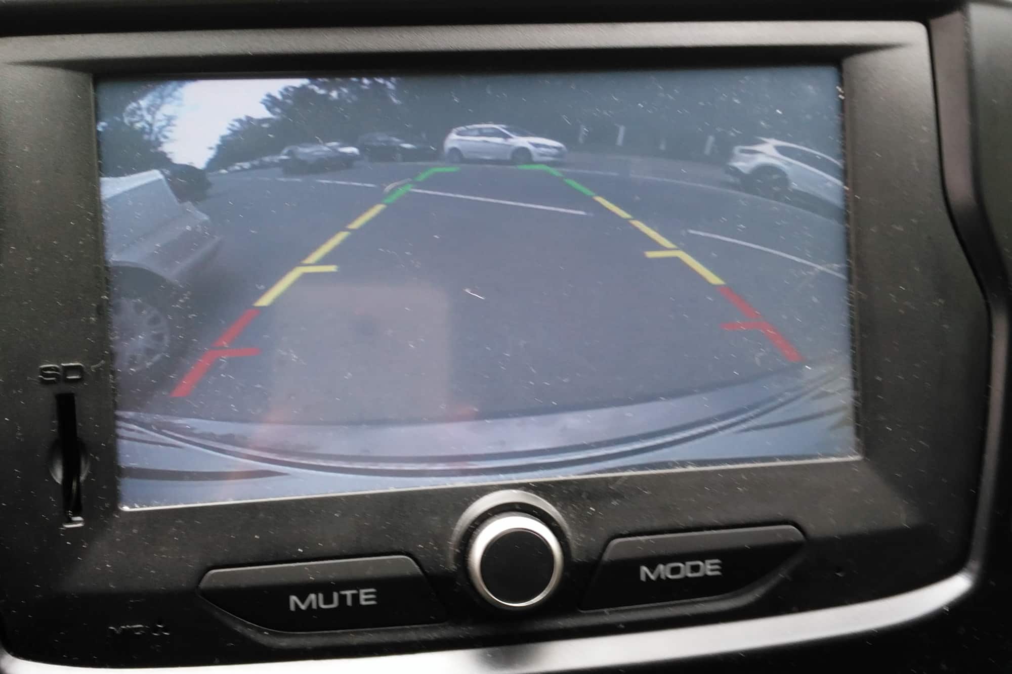 Cómo instalar cámara trasera en coche con facilidad