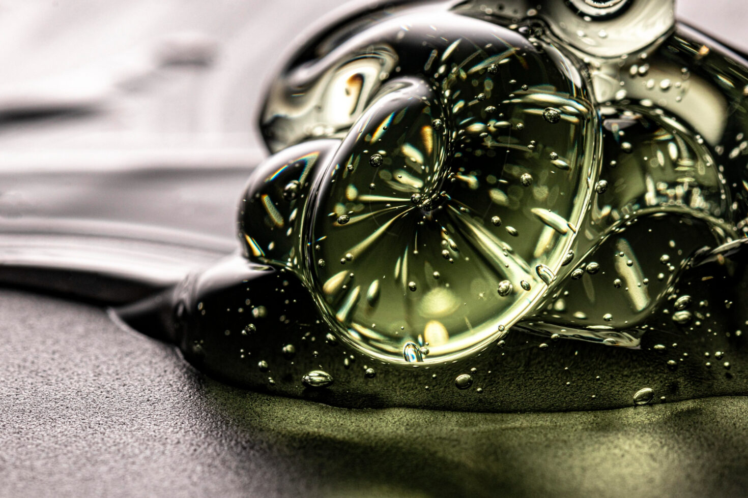 Los lubricantes secos o de cera forman una película sólida sobre la cadena que apenas atrae suciedad,