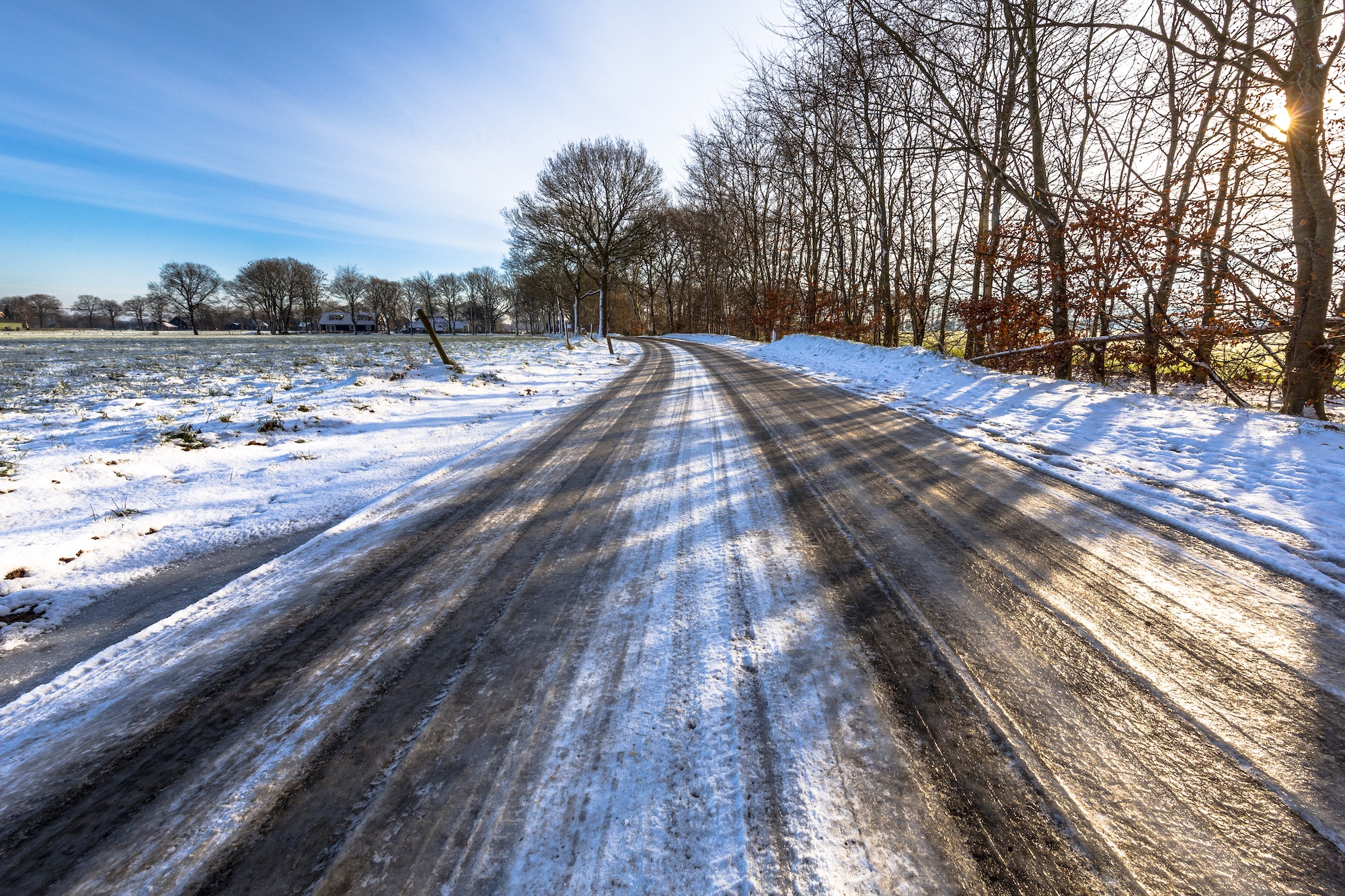 Cómo conducir por una carretera helada, 5 consejos útiles y errores a evitar