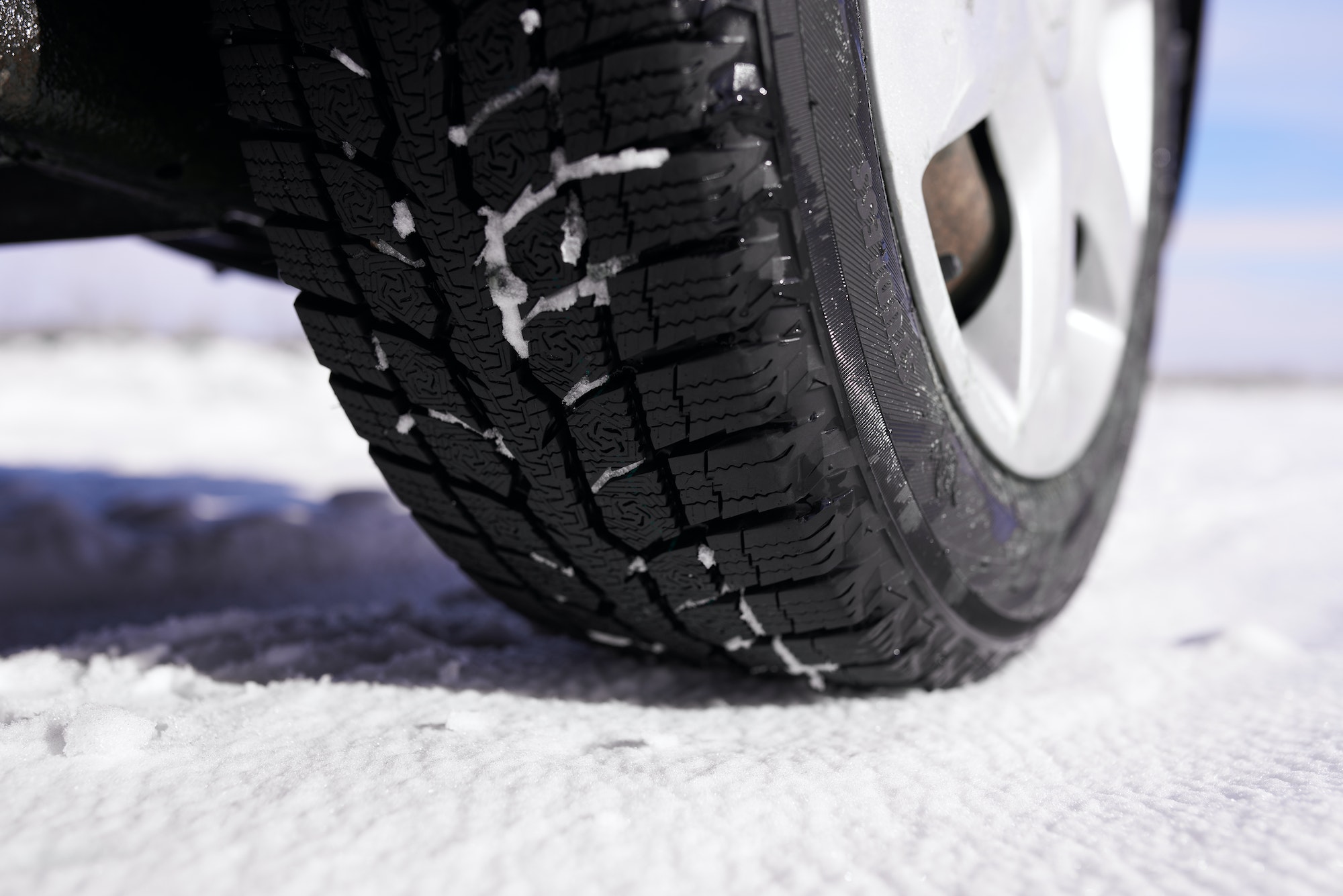 Neumáticos de invierno para coches: cómo reconocerlos desde fuera