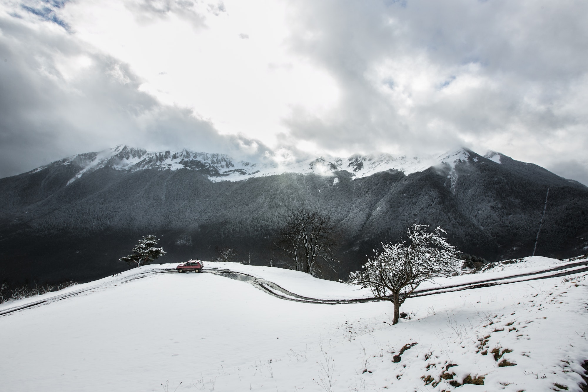 Conducir sobre nieve o hielo: 10 errores que no debes cometer