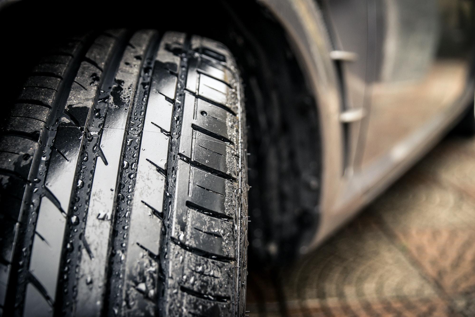 En 2024 todos los neumáticos deberán pasar la prueba de adherencia en mojado