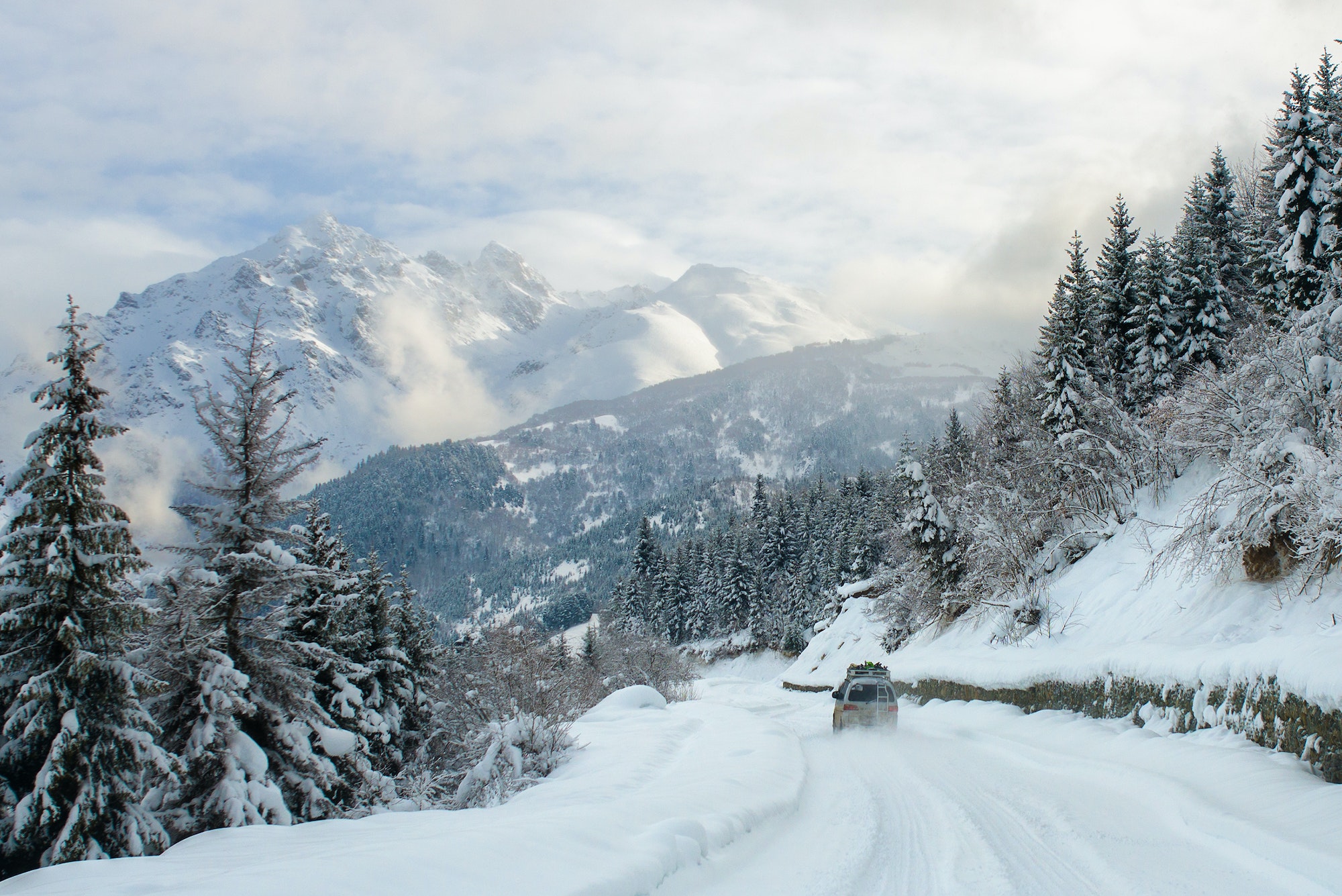 Conducir sobre nieve o hielo: 10 errores que no debes cometer