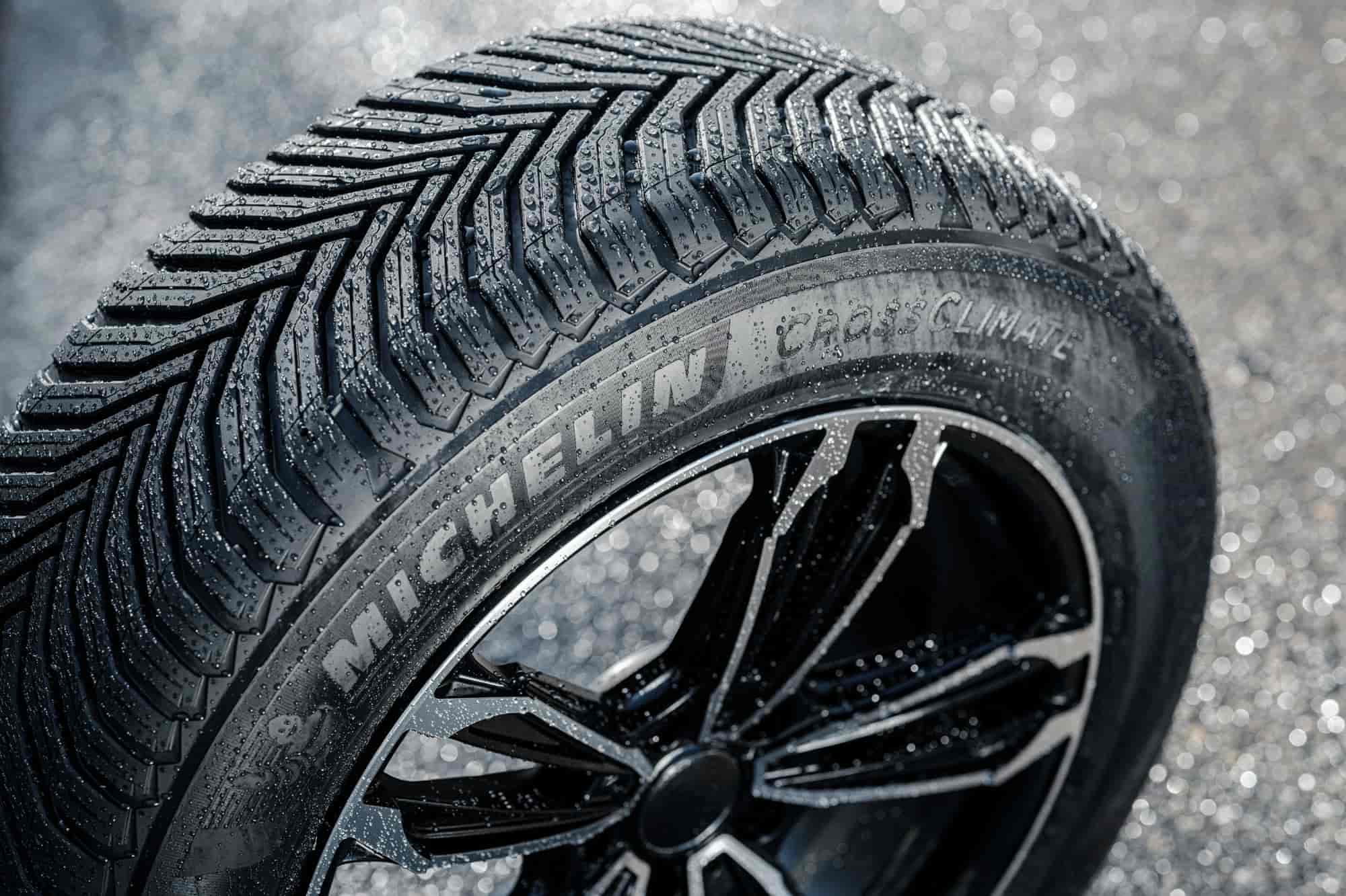 9 de cada 10 automovilistas creen que su coche lleva neumáticos 4 estaciones