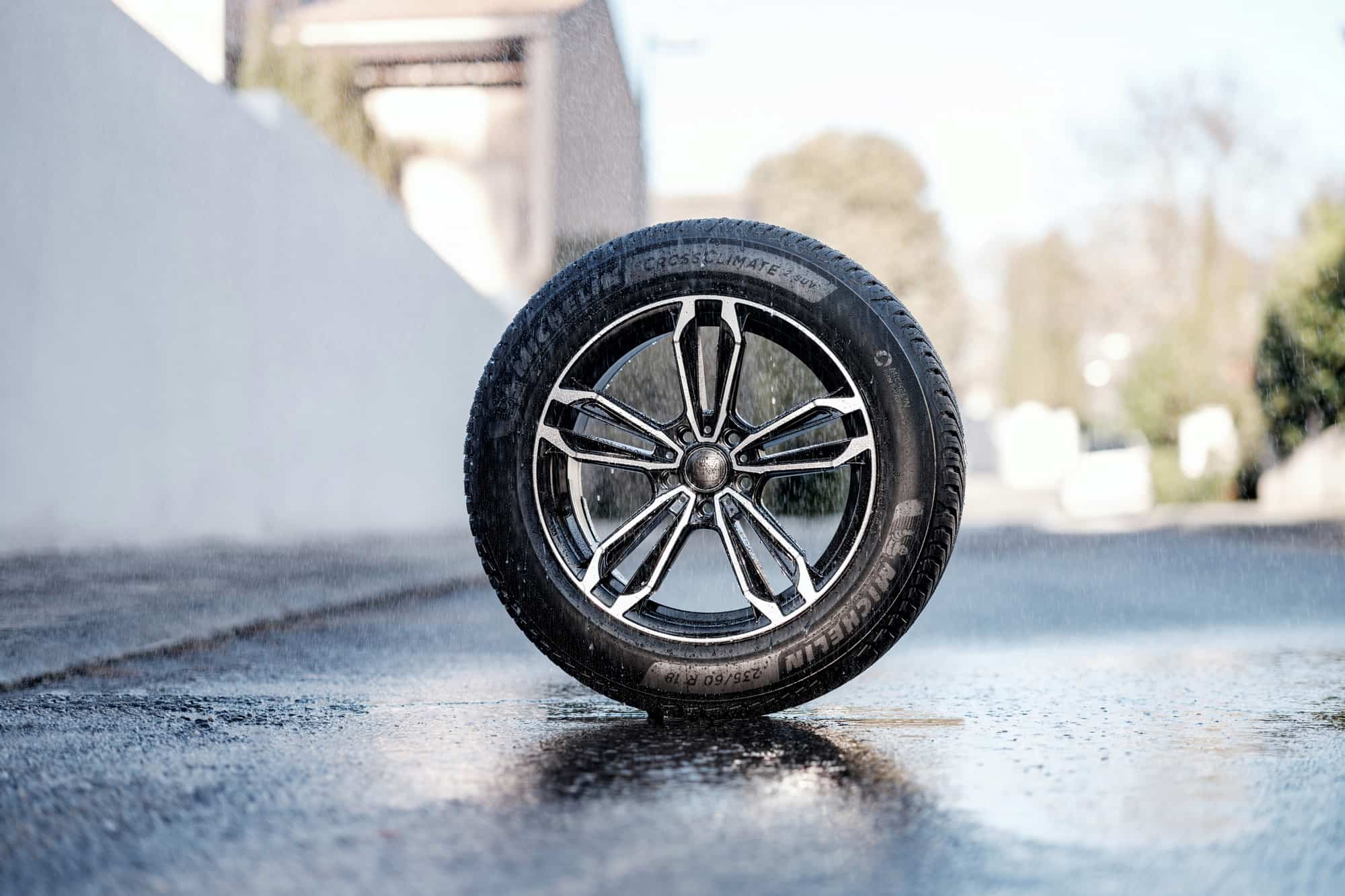 9 de cada 10 automovilistas creen que su coche lleva neumáticos 4 estaciones