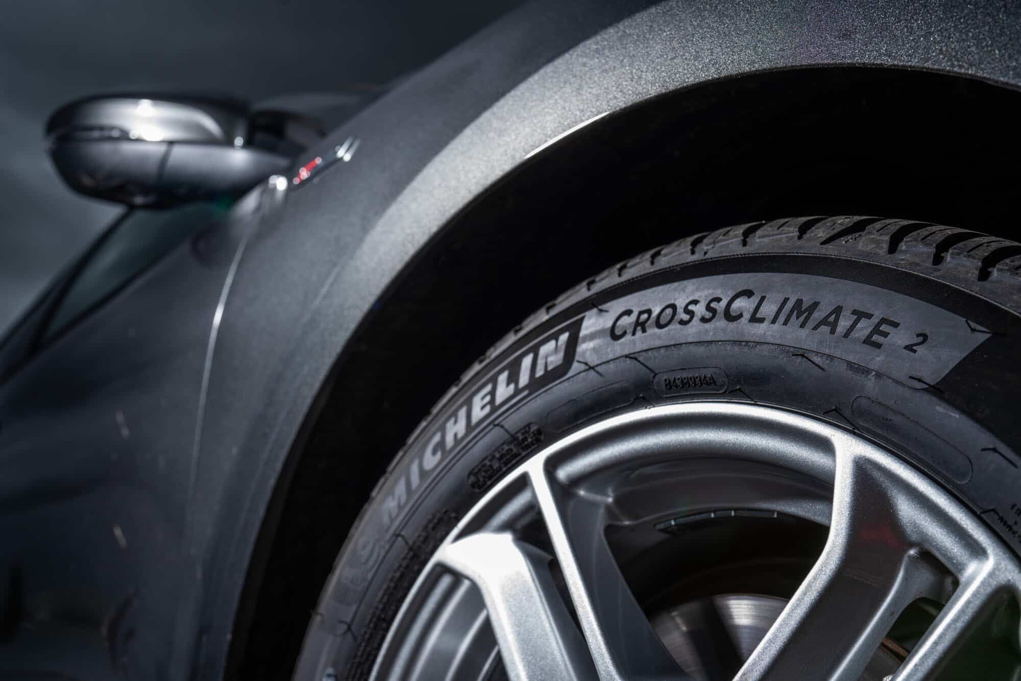 9 de cada 10 automovilistas creen que su coche lleva neumáticos 4 estaciones