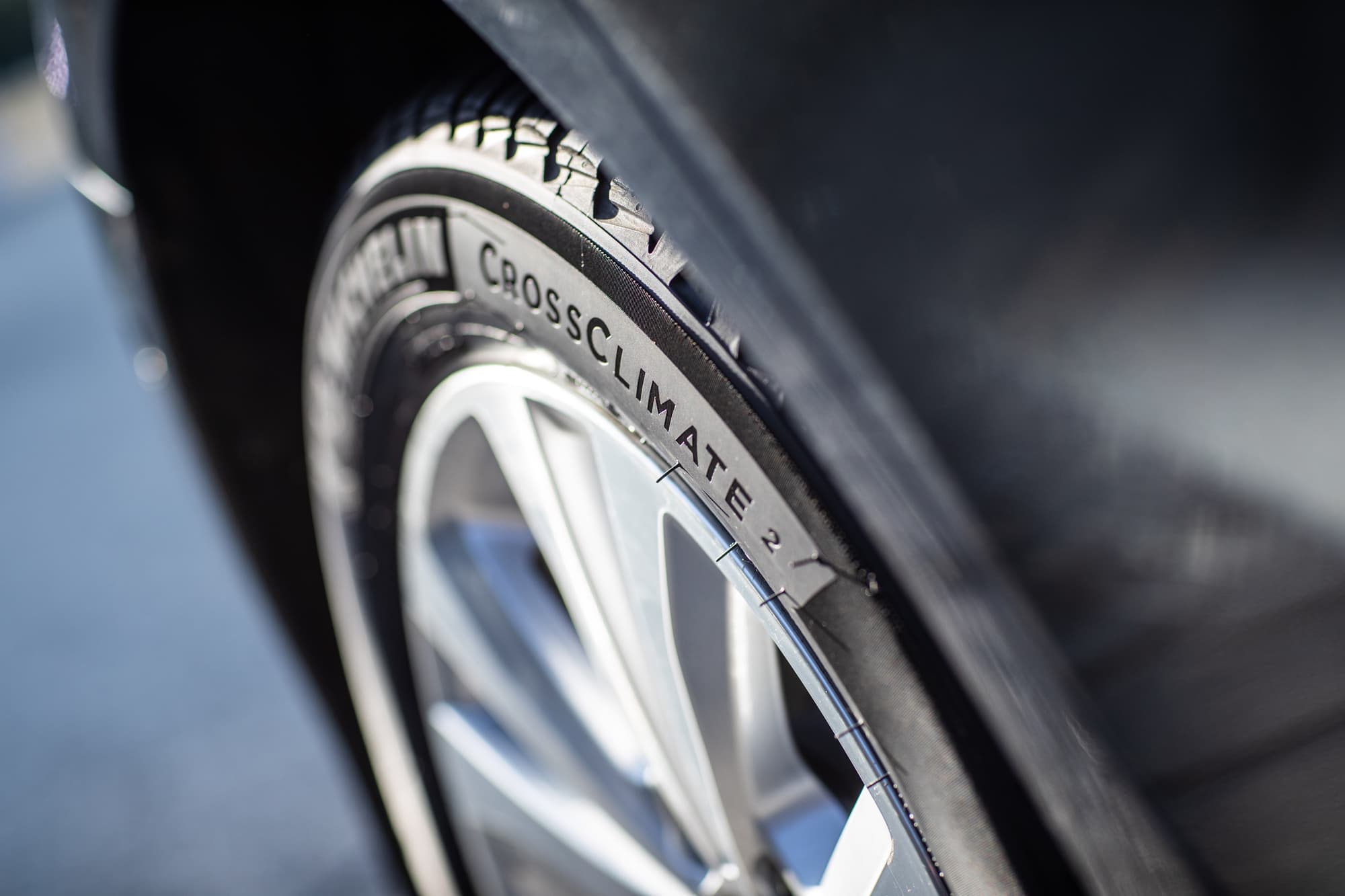 9 de cada 10 automovilistas creen que su coche lleva neumáticos 4 estaciones