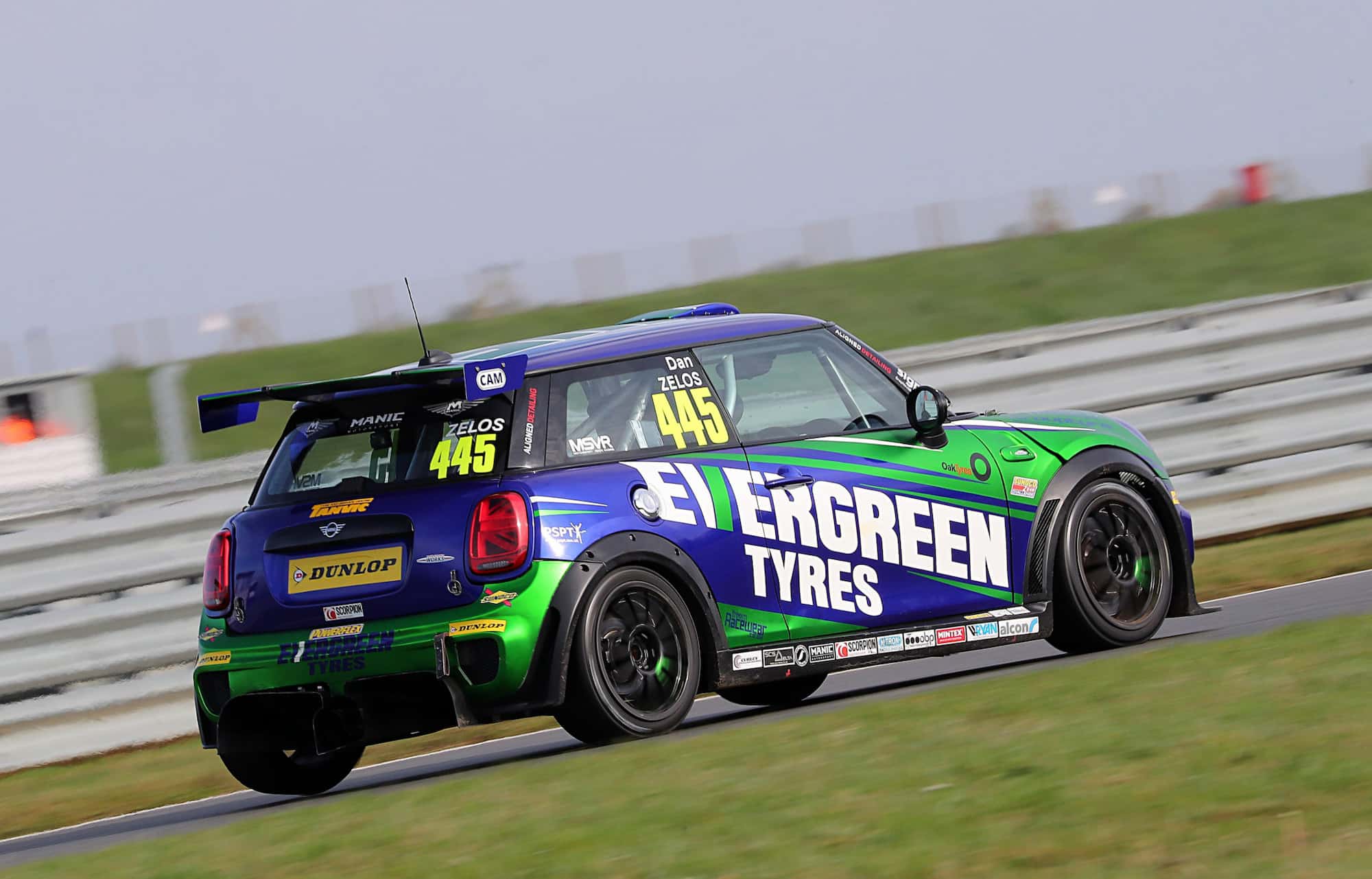 Coche con Neumáticos Evergreen