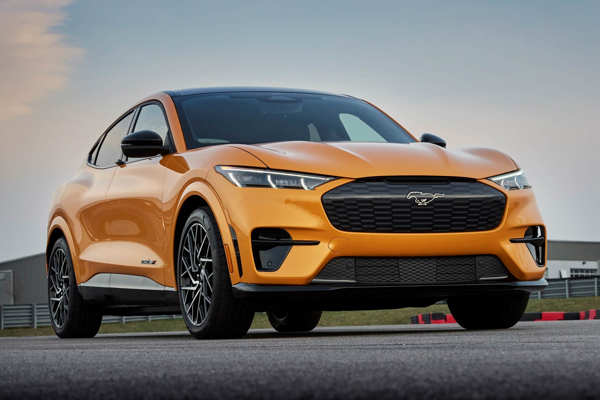 Ford imita a Tesla recorta el precio del Mustang eléctrico en Estados Unidos