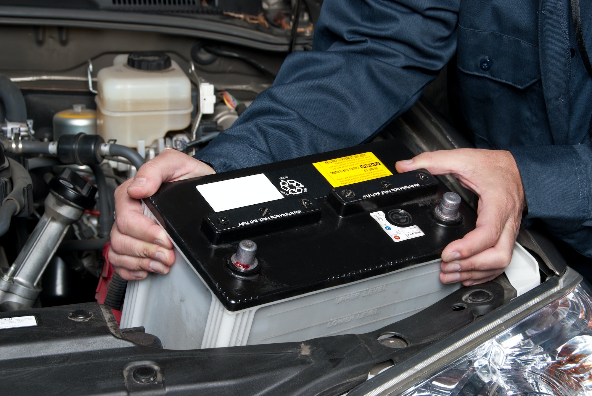 Cambiar la radio del coche: ¡así se monta y desmonta correctamente!